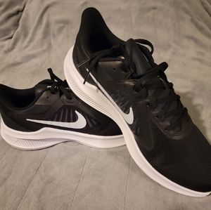 Nike Downshifter 10 4E
